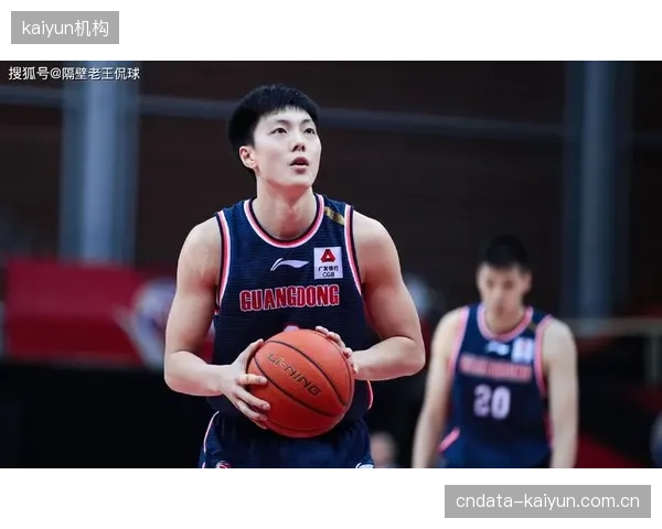 尤苏波夫将面临严峻考验,他的临场发挥决定球队防守下限。 尤苏波夫将面临严峻考验,他的临场发挥决定球队防守下限。