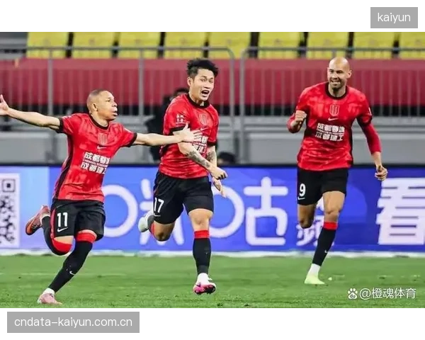 费利佩作为成都蓉城的锋线支点效率惊人，其伤缺对球队进攻体系影响巨大。